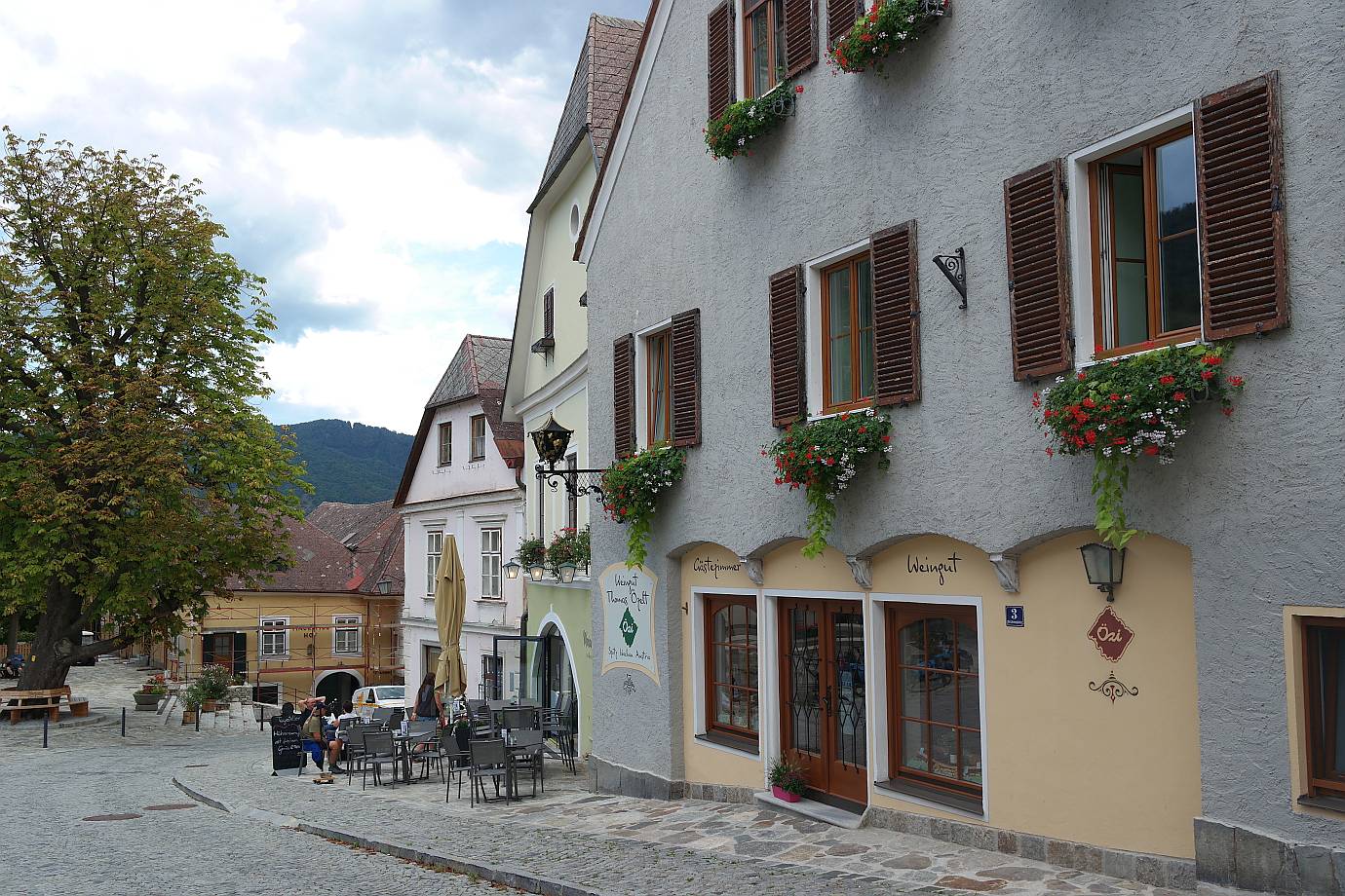 Am Kirchenplatz beginnt der Weinwanderweg